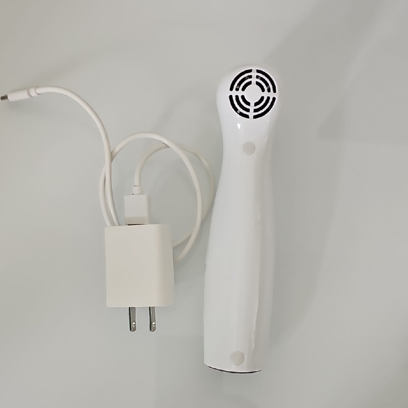 NIRA LaserSkincare Device - Picture 4 of 5